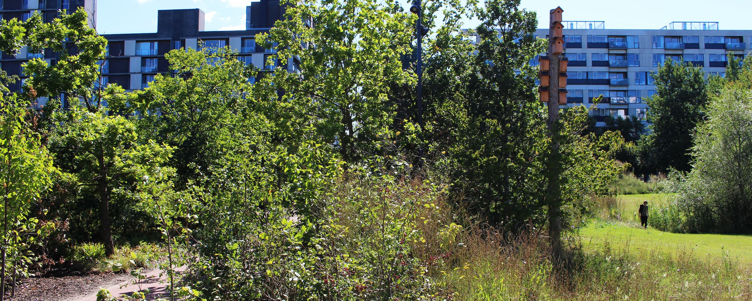 Ørestads fugledistrikt findes i Byparken i Ørestad City, nærmere bestemt det grønne anlæg Løvtaget mellem C.F. Møllers Allé og Edvard Thomsens Vej. Her har grundejerforeningen opsat ca. 30 mejsekasser og 12 stærekasser til byens næbbede beboere.
