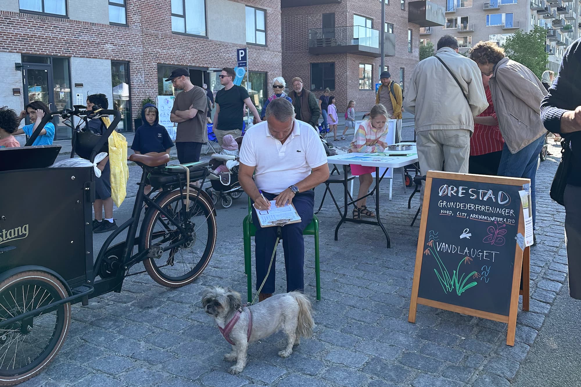Til Københavnerpicnic på Asger Jorns Allé den 11. juni havde deltagere derfor mulighed for at besvare et spørgeskema om hunde i Ørestad Syd.