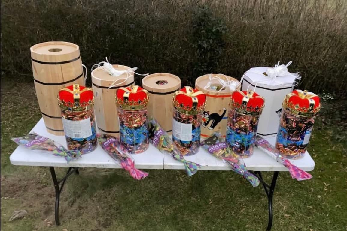 Fastelavnstønder til fem aldersgrupper.