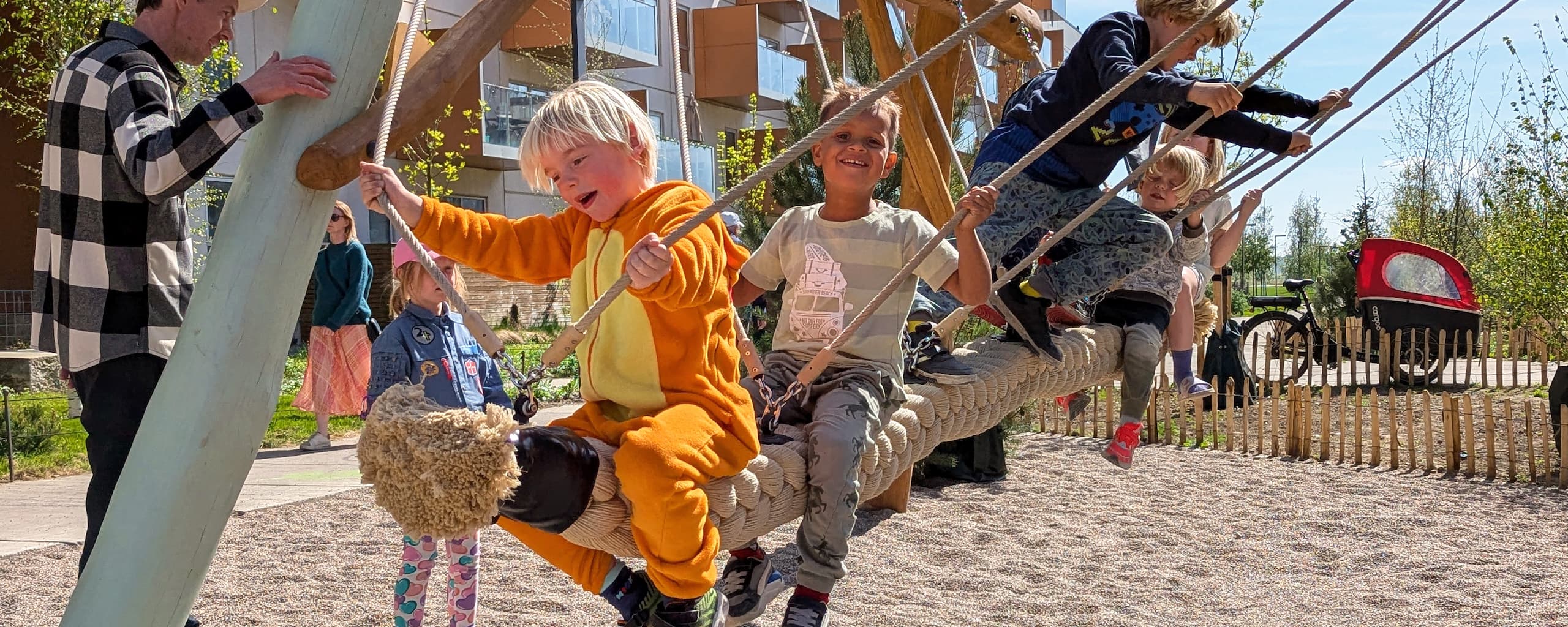 Grundejerforeningen Ørestad Syds nye byrum - legepladsen i Skovrummet og petanquebanen i Parkrummet - er officielt åbnet.
