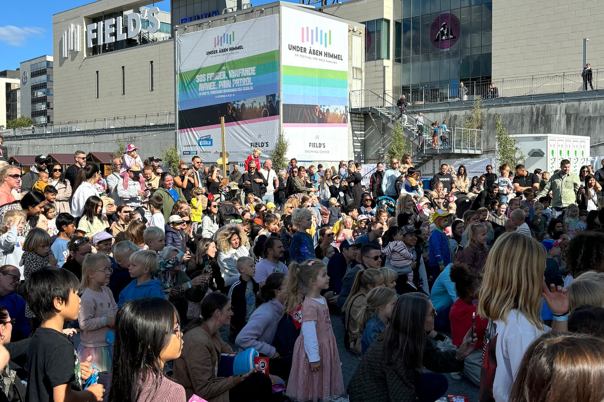 Under Åben Himmel er årets Ørestad Kulturdag og finder sted uden for Field's lørdag den 13. september 2025.