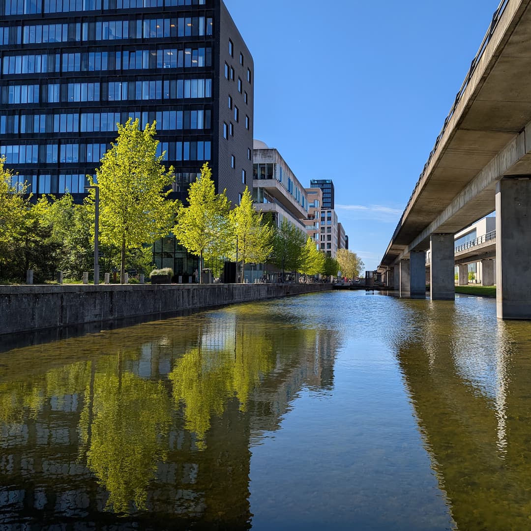 Sivegaden og Hovedkanal City i Ørestad City.