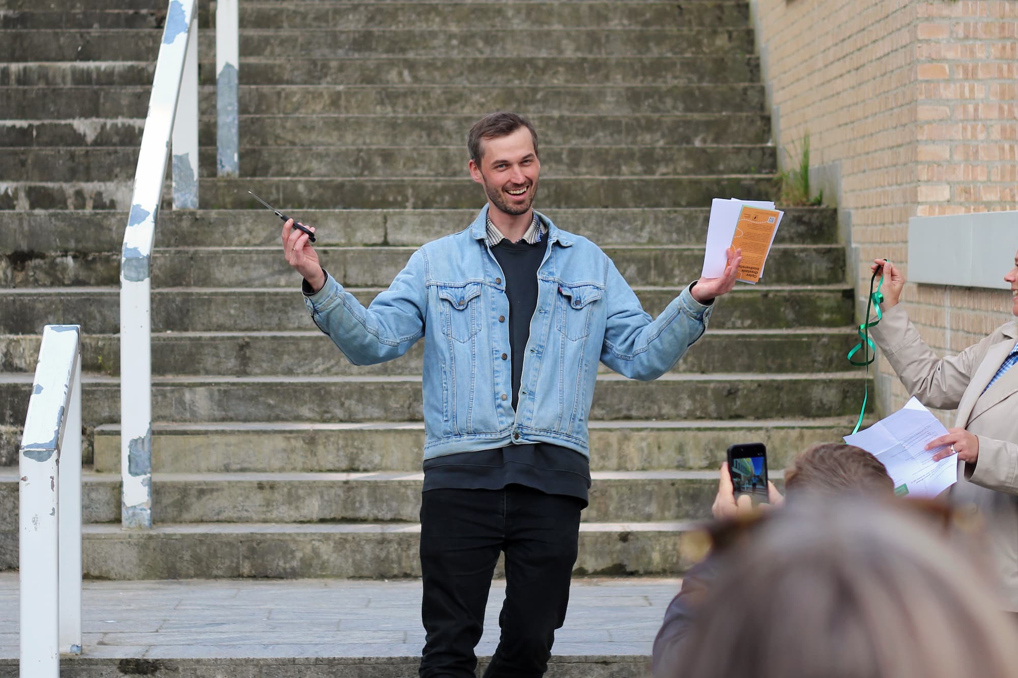 Borgmester for Kultur, Fritid og Borgerservice, Christopher Røhl, holdt åbningstalen, inden de fremmødte tog på en guidet mikrovandring med fem stoppesteder i Ørestad City og Bellakvarter.