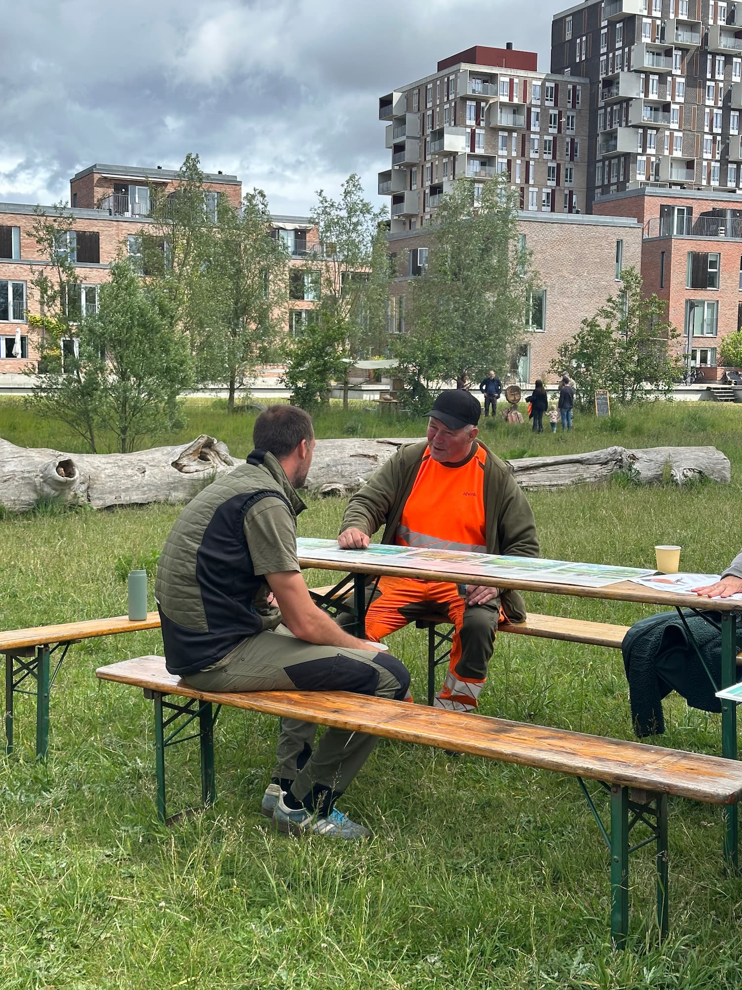 Der var også mulighed for at nyde de grønne omgivelser over en hyggesnak og en kop friskbrygget kaffe.