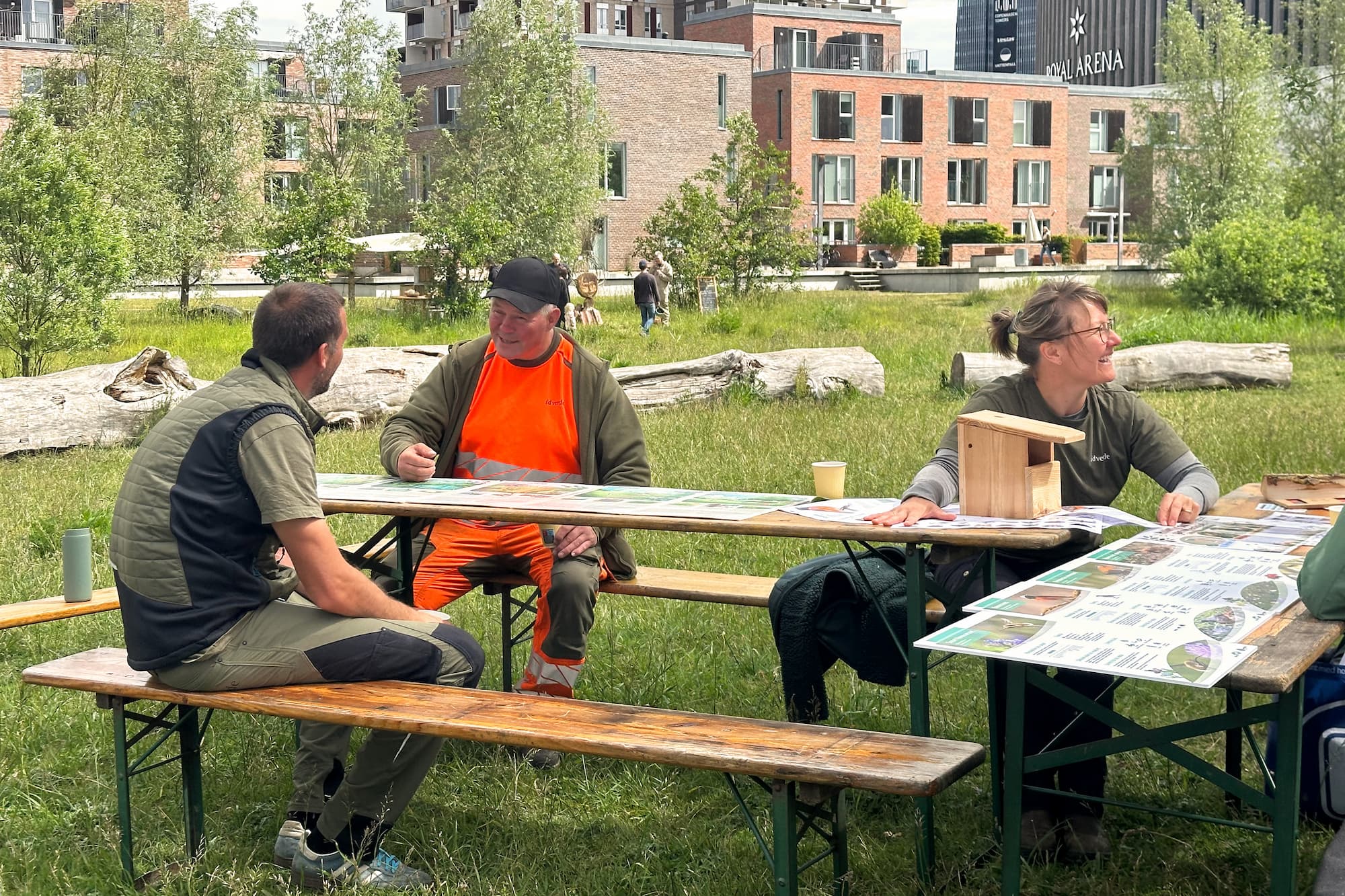 Flere steder er der bevaret naturlig flora og fauna fra det oprindelige fælledlandskab, mens andre steder er tilpasset med stier, broer og plateauer til ophold. Inden for de seneste år har Byfælleden også fået kæmpe træstammer, man kan klatre rundt på, samt en masse nye træer og buske.