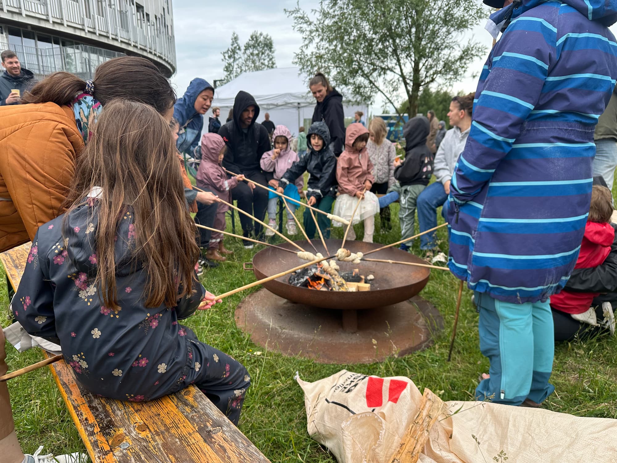 Kalvebod Spejderne lavede det ene spyd med snobrød klar efter det andet.