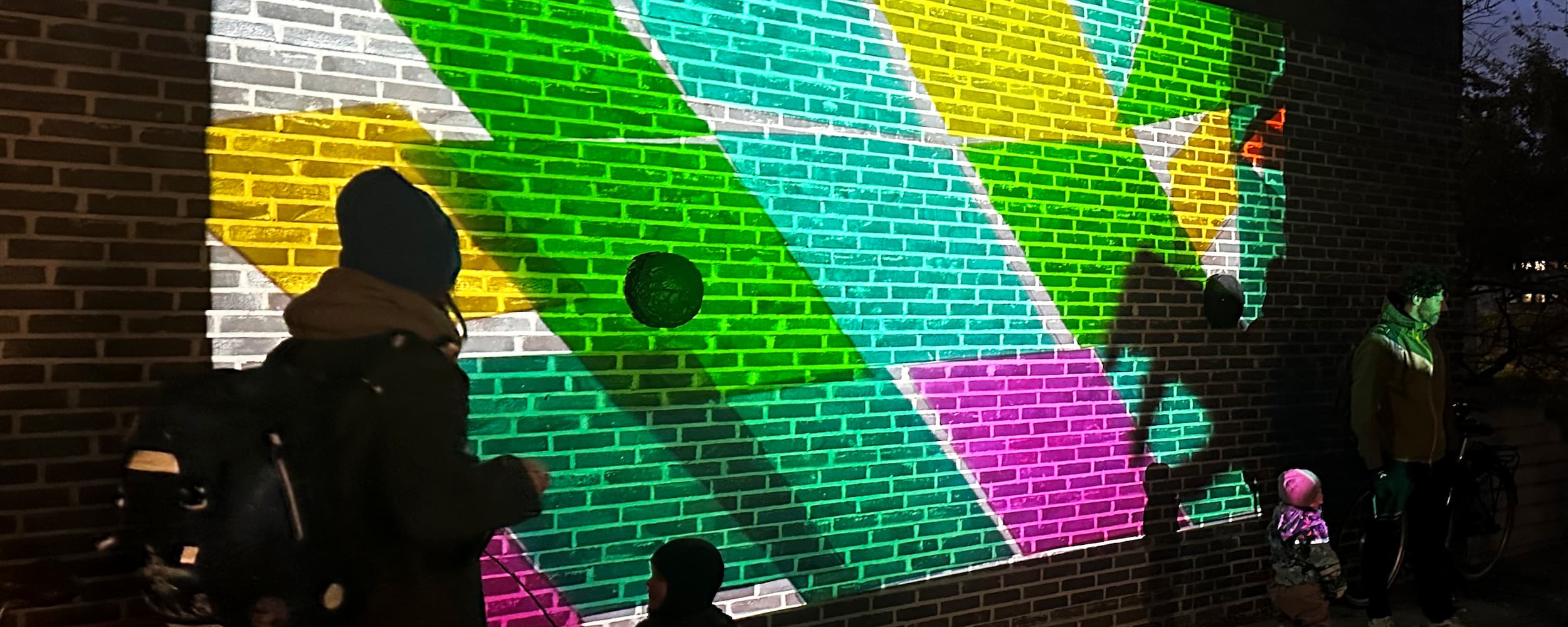 Til lystænding og julehygge i Ørestad Syd i 2026 kan man blandt andet lave årets julekort med lys og farver.